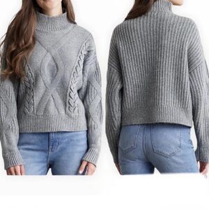 Elizabeth and James Cropped Style Mock Neck Knit Sweater Size Medium